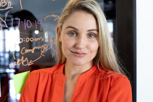 Portrait von Julia Hoffmann, Leiterin Marketing und Kommunikation