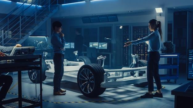 Modernes Automobilservice-Center mit fortschrittlicher Technologie